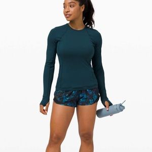 Lululemon Hotty Hot Short II *2.5" size 10